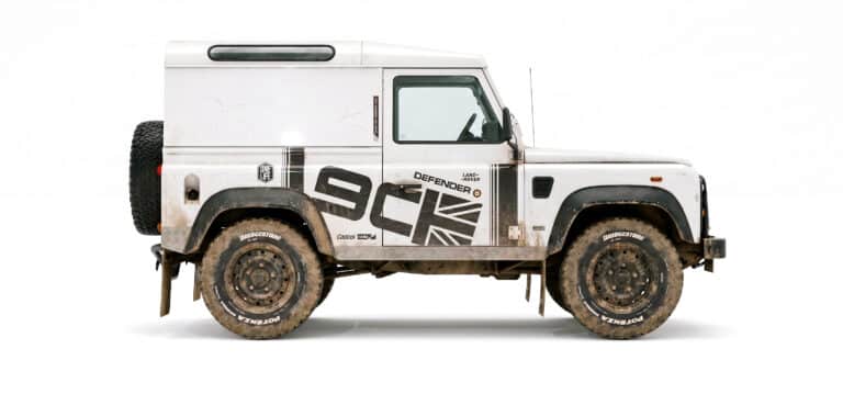 Defender-white---Sticker-Super-Medium-Grey